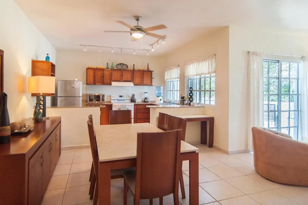 Lovely 4 Bedroom Condo In The Heart Of Downtown Playa del Carmen 0*,