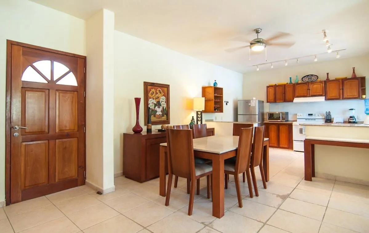 Lovely 4 Bedroom Condo In The Heart Of Downtown Playa del Carmen Apartment