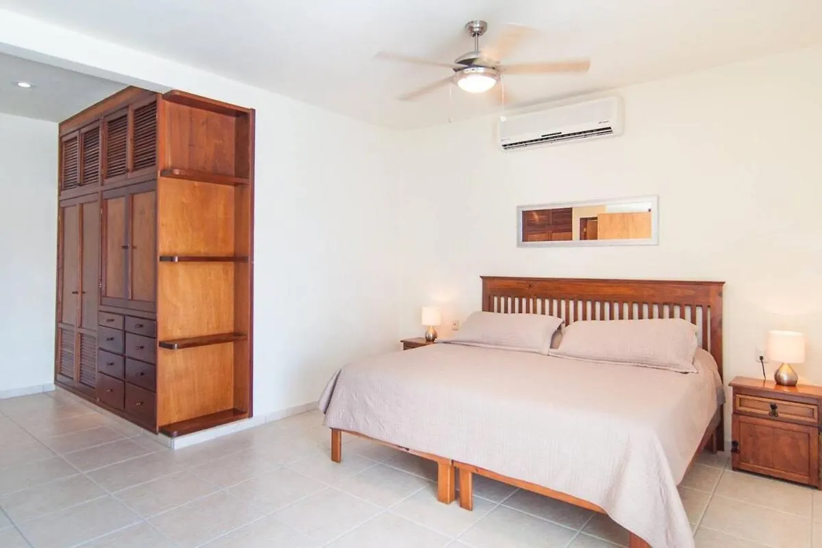 Lovely 4 Bedroom Condo In The Heart Of Downtown Playa del Carmen Apartment