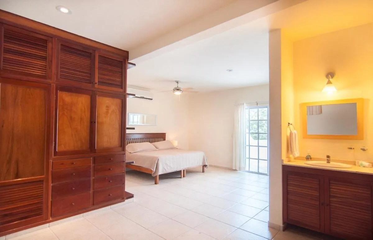 Lovely 4 Bedroom Condo In The Heart Of Downtown Playa del Carmen Apartment